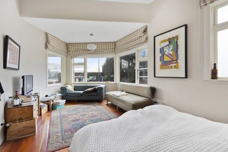 Photo of property in 108 Oriental Parade, Oriental Bay, Wellington, 6011