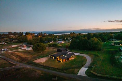 Photo of property in 2 Vickers Way, Acacia Bay, Taupo, 3385