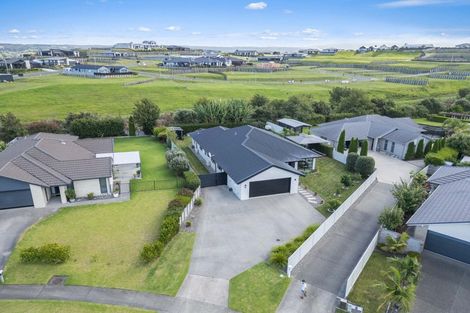 Photo of property in 6 Vantage Place, Omokoroa, 3114