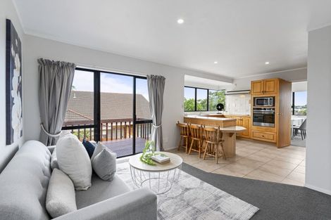 Photo of property in 70 Aberfeldy Avenue, Highland Park, Auckland, 2010