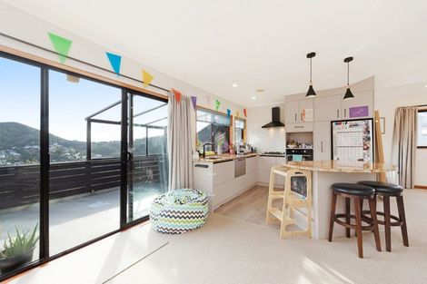 Photo of property in 16a Parklands Drive, Karori, Wellington, 6012