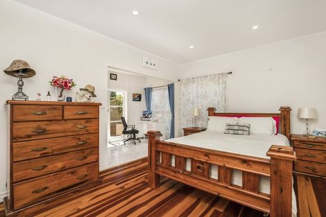 Photo of property in 70 Grande Vue Road, Hillpark, Auckland, 2102