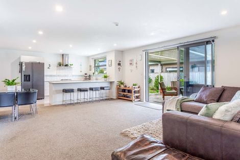 Photo of property in 13 Robert Might Road, Kumeu, 0810