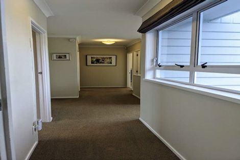 Photo of property in 90 Exmouth Road, Northcote, Auckland, 0627