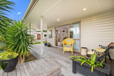 Photo of property in 14 Evelyn Road, Cockle Bay, Auckland, 2014