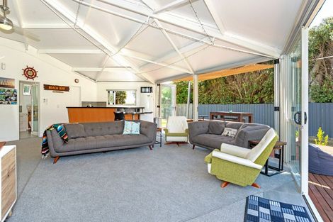 Photo of property in 86 Fortescue Street, Mahia, 4198