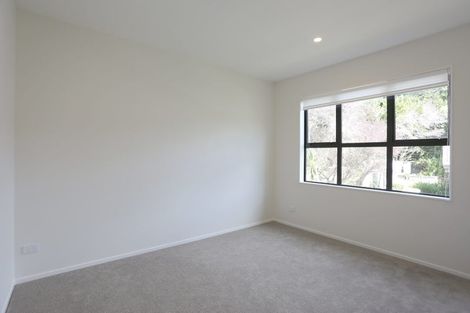 Photo of property in 1a Kirkdale Place, Northcross, Auckland, 0632