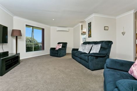Photo of property in 57 Bluebird Crescent, Unsworth Heights, Auckland, 0632