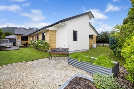 Photo of property in 15 Ormrod Grove, Riverstone Terraces, Upper Hutt, 5018
