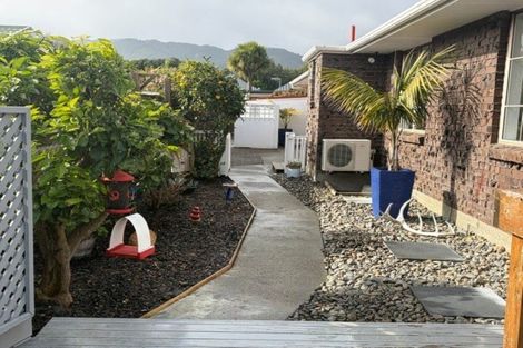 Photo of property in 16 Richmond Avenue, Waikanae, 5036