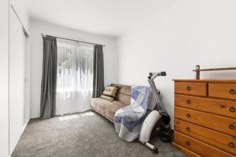 Photo of property in 70 Chelsea View Drive, Chatswood, Auckland, 0626
