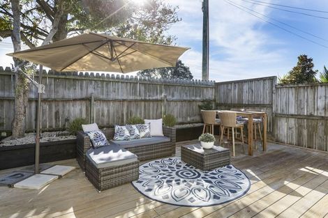 Photo of property in 1/31 Verran Road, Birkenhead, Auckland, 0626