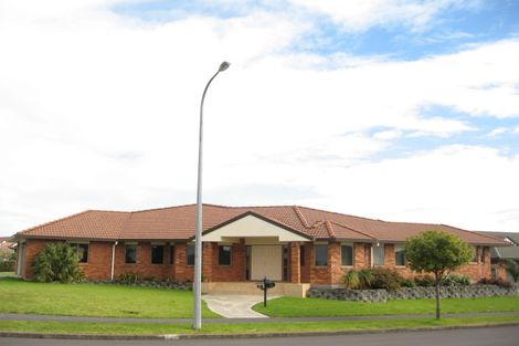 Photo of property in 2 Castlehill Court, Wattle Downs, Auckland, 2103