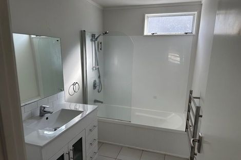 Photo of property in 1/10 Newstead Avenue, Browns Bay, Auckland, 0632