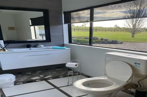 Photo of property in 206 Waitakere Road, Waitakere, Henderson, 0782