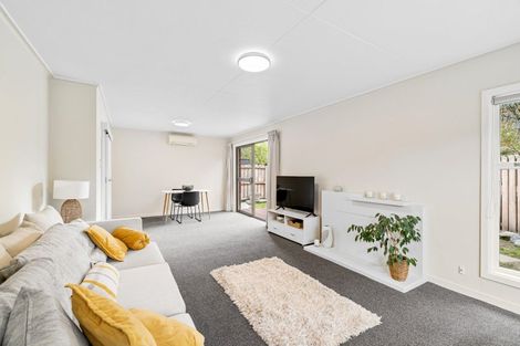 Photo of property in 2/27 Tuirau Place, Ilam, Christchurch, 8041