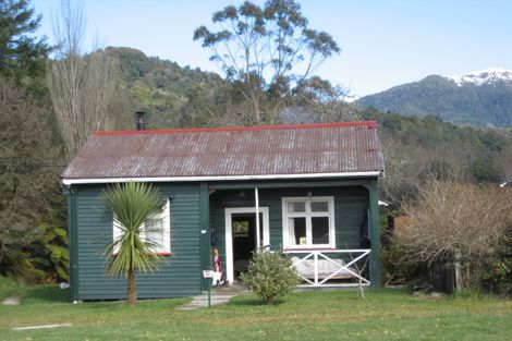 Photo of property in 14 Stafford Street, Blackball, 7804