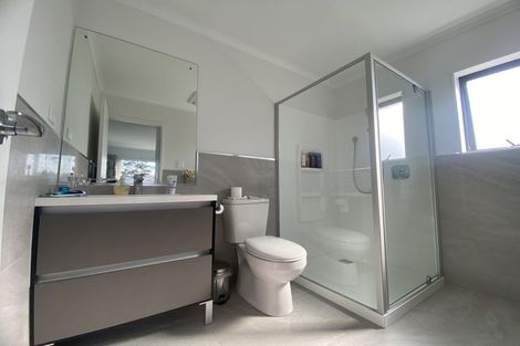 Photo of property in 4 Frank Newton Road, Swanson, Auckland, 0614