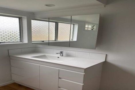 Photo of property in 135 View Road, Sunnyvale, Auckland, 0612