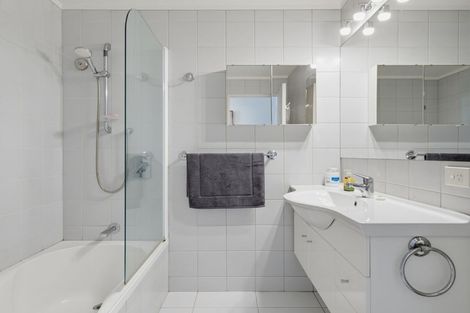 Photo of property in Beachpoint Apartments, 2/5 West End Road, Ohope, 3121