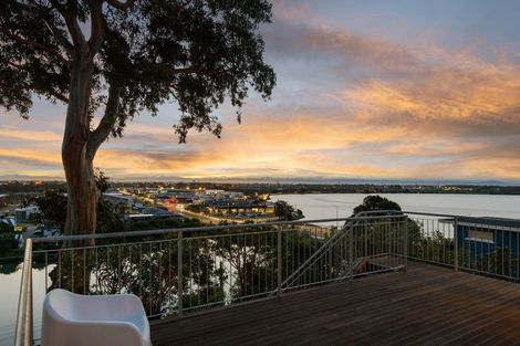 Photo of property in 21 Cannon Hill Crescent, Mount Pleasant, Christchurch, 8081