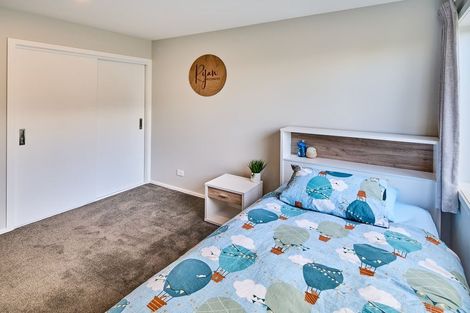 Photo of property in 28 Domett Street, Newlands, Wellington, 6037