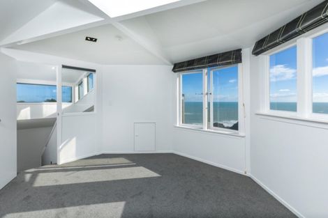 Photo of property in 39 Waitea Road, Muriwai, 0881