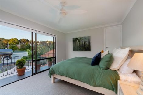 Photo of property in 8a Westbourne Road, Murrays Bay, Auckland, 0630