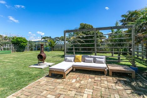 Photo of property in 15 Moray Place, Whiritoa, Whangamata, 3691