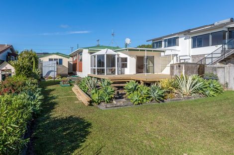 Photo of property in 1420 Whangaparaoa Road, Army Bay, Whangaparaoa, 0930