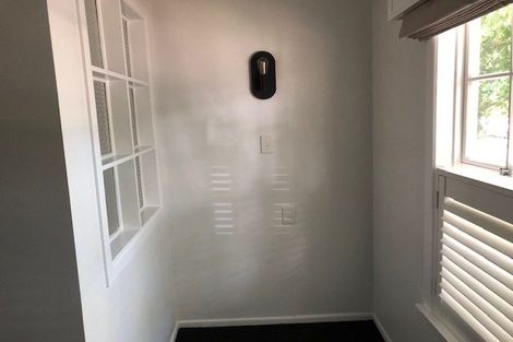 Photo of property in 82 Exmouth Road, Northcote, Auckland, 0627