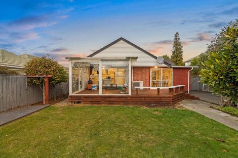 Photo of property in 33 Acacia Avenue, Upper Riccarton, Christchurch, 8041