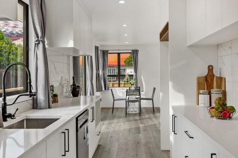 Photo of property in 38 Meilland Place, Glen Eden, Auckland, 0602