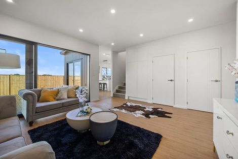 Photo of property in 32 Taipahitini Road, Rosehill, 2113