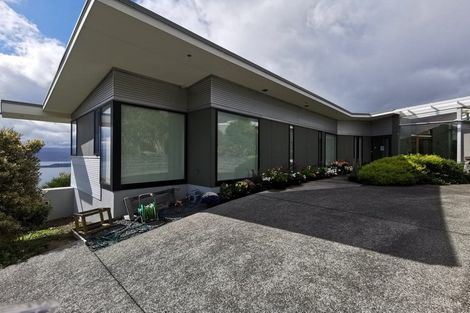Photo of property in 16 Dungarvan Road, Newlands, Wellington, 6037