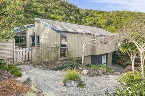 Photo of property in 72 Amapur Drive, Khandallah, Wellington, 6035