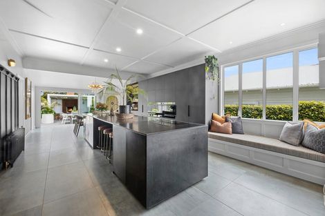 Photo of property in 132 Pendarves Street, New Plymouth, 4312