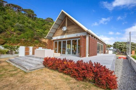 Photo of property in 88 Moana Road, Hongoeka, Porirua, 5026