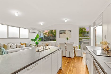 Photo of property in 18 Waimumu Road, Massey, Auckland, 0614