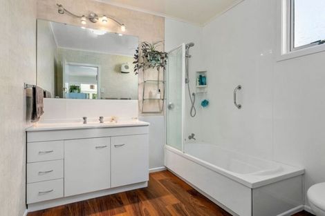 Photo of property in 30 Clare Street, Cambridge, 3434