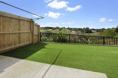 Photo of property in 38 Matawhanga Drive, Wattle Downs, Auckland, 2103