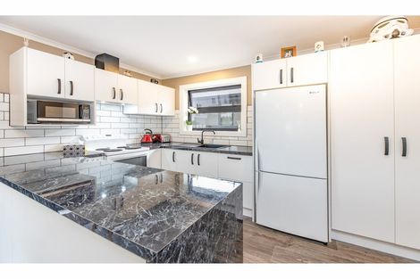 Photo of property in 34 Vancouver Crescent, Wainoni, Christchurch, 8061