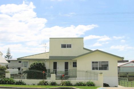 Photo of property in 1141 Papamoa Beach Road, Papamoa Beach, Papamoa, 3118