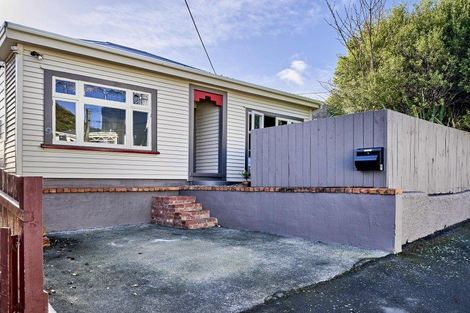 Photo of property in 9 Glendavar Street, Berhampore, Wellington, 6023