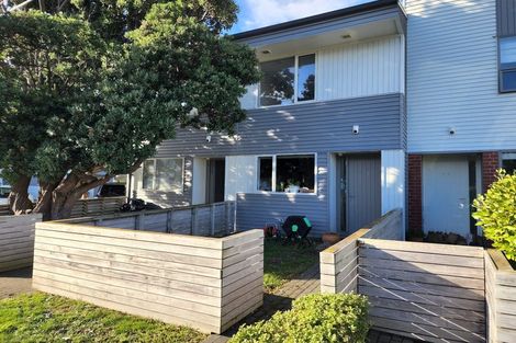 Photo of property in 2 Stone Street, Miramar, Wellington, 6022