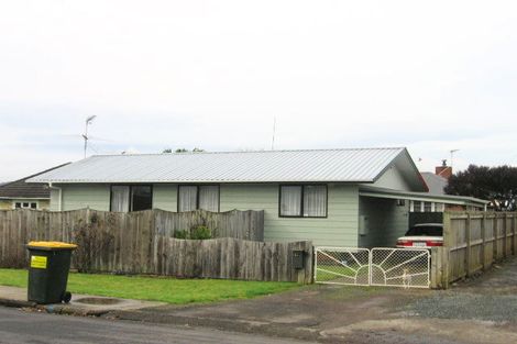 Photo of property in 2/21 Albert Street, Papakura, 2110