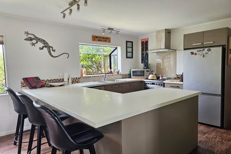 Photo of property in 81 Renown Road, Raumati South, Paraparaumu, 5032