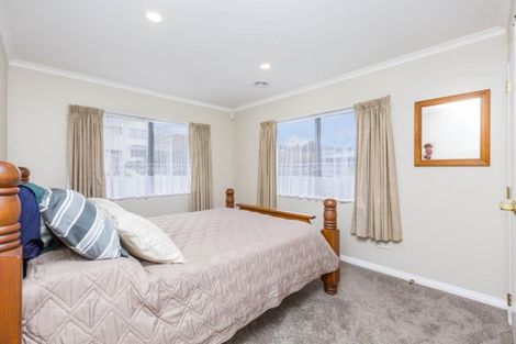 Photo of property in 17 Birkinshaw Grove, Riverstone Terraces, Upper Hutt, 5018