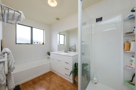 Photo of property in 3 Logan Way, Kelvin Grove, Palmerston North, 4414