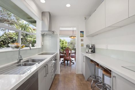 Photo of property in 110 Takahe Road, Titirangi, Auckland, 0604